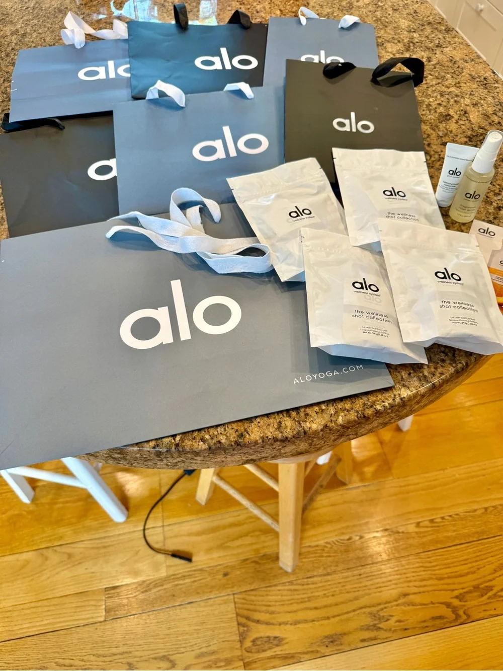 NWT Alo Yoga BUNDLE of Travel Wellness and (6) Paper Gift Bags , Cleanser